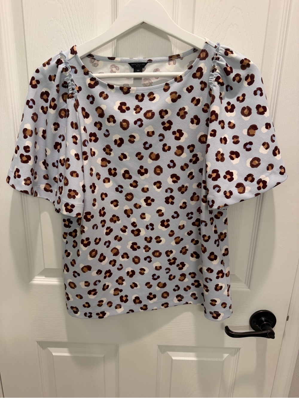 Ann Taylor Petite Blue Leopard Print Puff Sleeve Top Blouse XSP